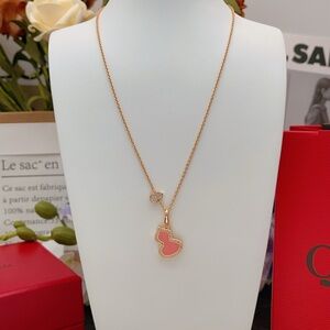 Elegant Gold and Pink Pendant Necklace